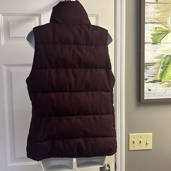Old Navy Women’s Dark Red Zip Up Striped Puffer Vest with Pockets-Small - Picture 7 of 13